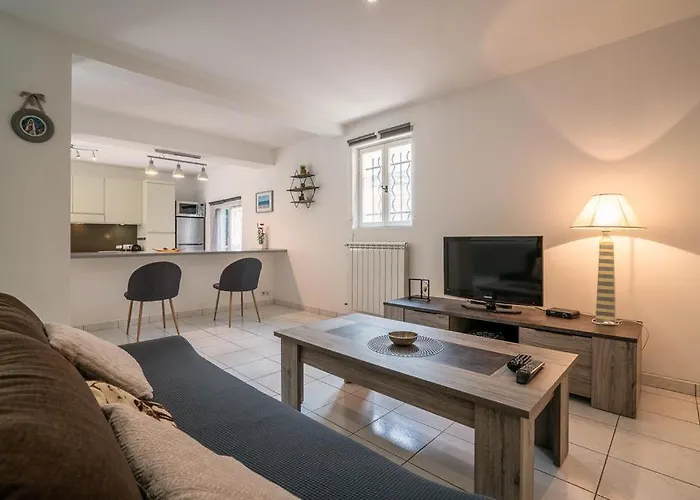 Rez De Villa Avec Beau Jardin Et Belle Vue