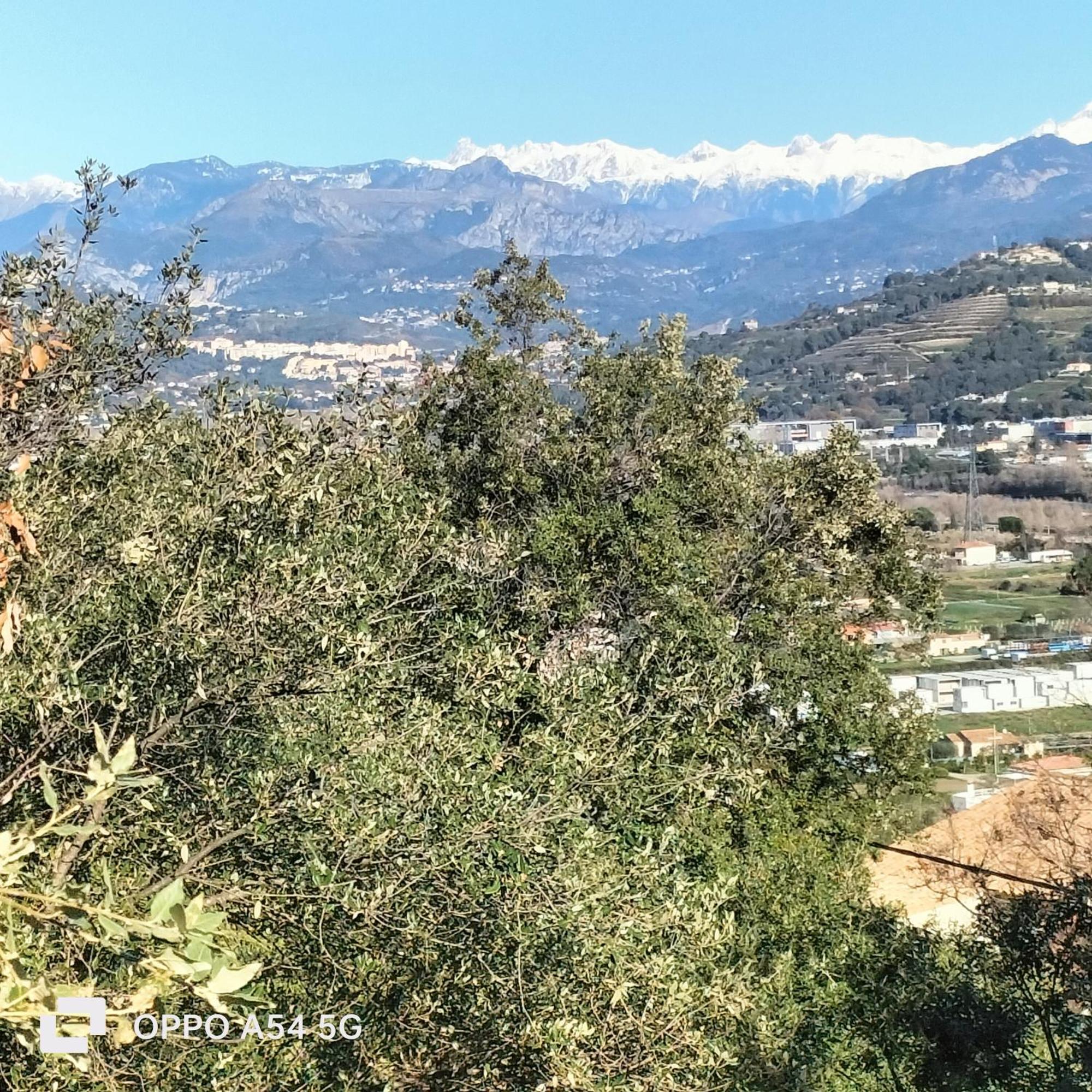 Casa de Férias Rez De Avec Beau Jardin Et Belle Vue Saint-Laurent-du-Var