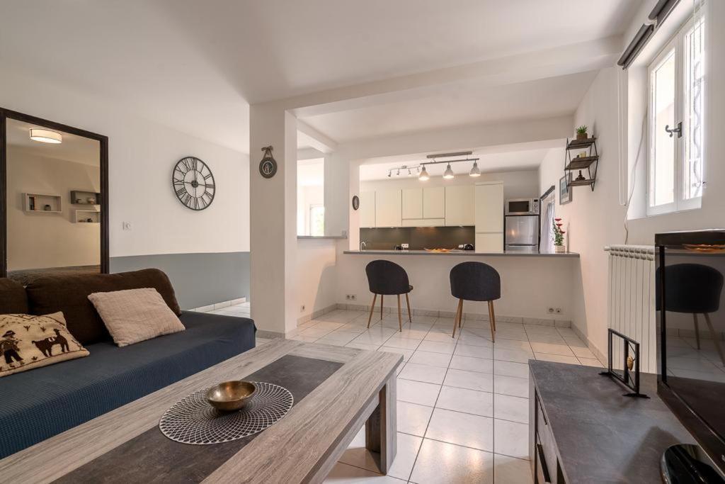 Casa de Férias Rez De Avec Beau Jardin Et Belle Vue Saint-Laurent-du-Var